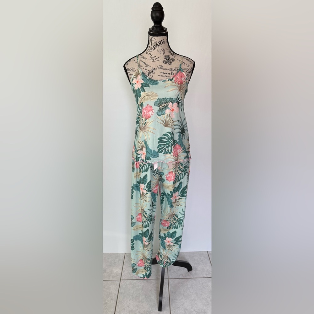 Tropical Print Women’s 2 Piece Pajama Set Greens & Pinks – Size Medium New